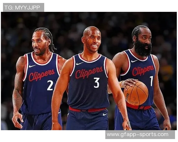 保罗现场观战快船与掘金激烈对决两支顶级球队的精彩较量