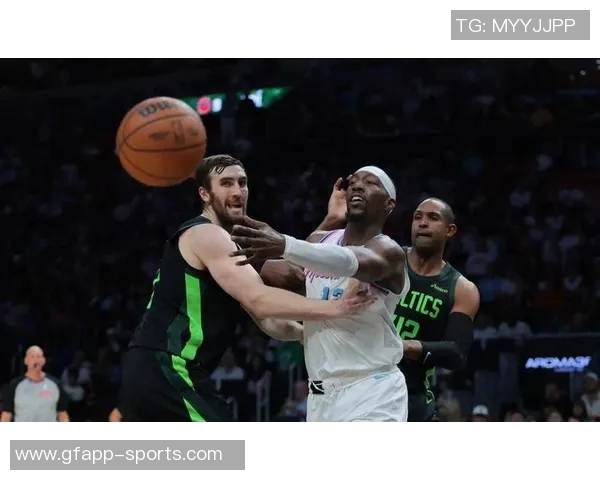 维金斯盛赞阿德巴约与韦尔篮板统治力场上表现令人印象深刻